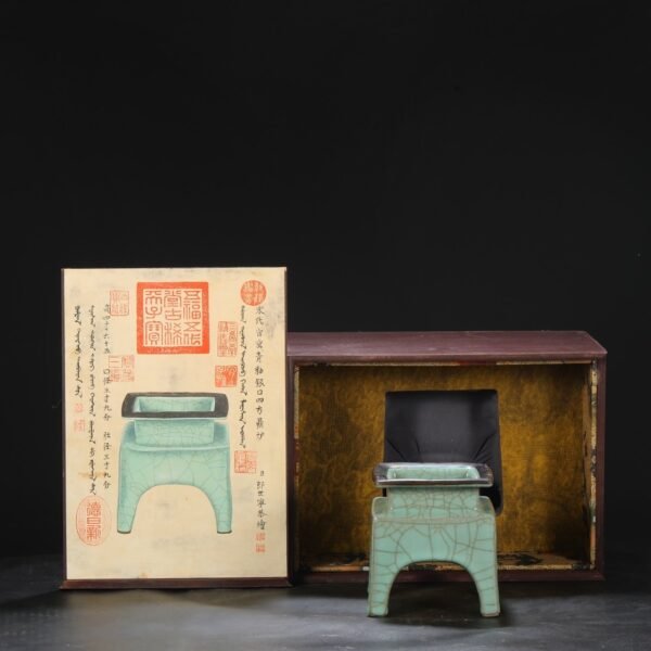 An old collection of Southern Song Dynasty official kiln green glaze silver mouth palace sacrificial ritual vessel square tripod furnace "Qianlong imperial title" - Image 5