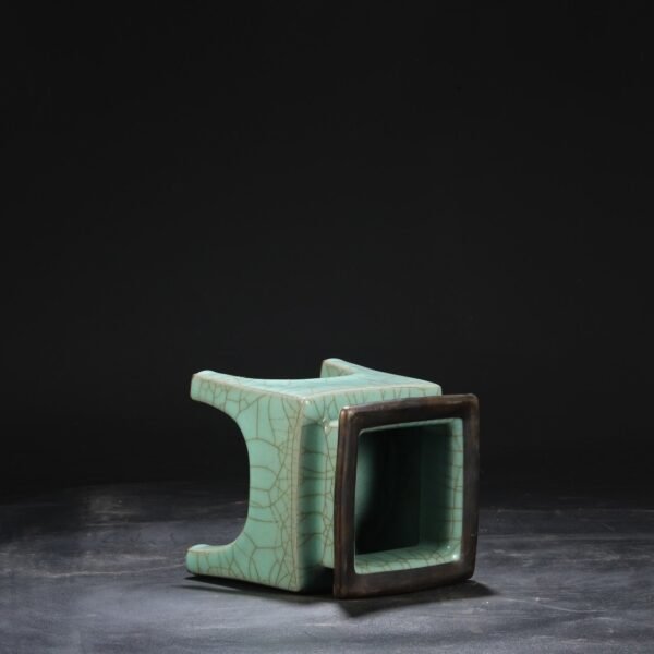 An old collection of Southern Song Dynasty official kiln green glaze silver mouth palace sacrificial ritual vessel square tripod furnace "Qianlong imperial title" - Image 7