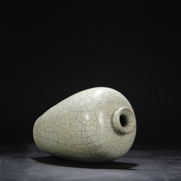 A large plum vase from the Northern Song Dynasty Ge Kiln with rice white glaze and used by the imperial court. "Qianlong Imperial Title" - Image 7