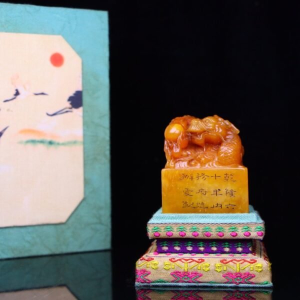 Zhenpin old collection fine collection seal carving Shoushan stone Tianhuang frozen dragon travels