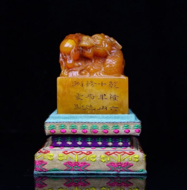 Zhenpin old collection fine collection seal carving Shoushan stone Tianhuang frozen dragon travels - Image 2