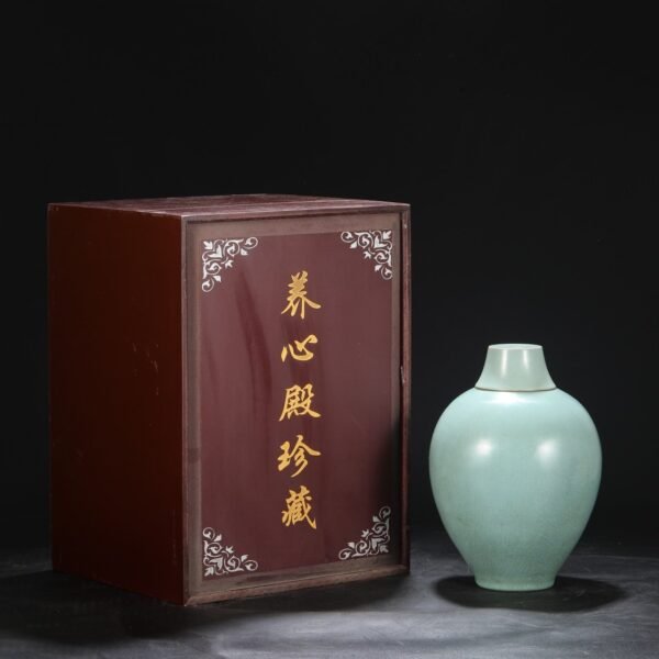 A large plum vase with a lid and a celadon glaze from the Ru kiln of the Northern Song Dynasty, inscribed with the title of Emperor Qianlong.
