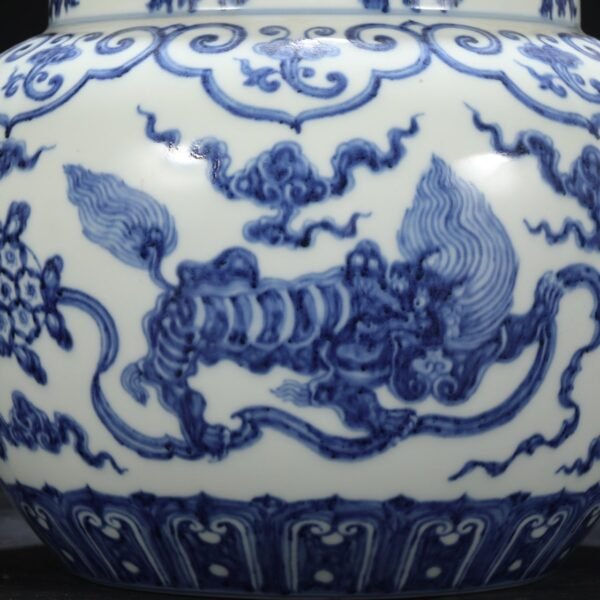 Old collection of Ming Xuande blue and white lion hydrangea large jar - Image 8