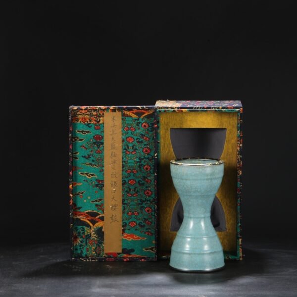 A Northern Song Dynasty Ru kiln sky blue glaze ice pattern silver gilt waist drum "Qianlong imperial title"