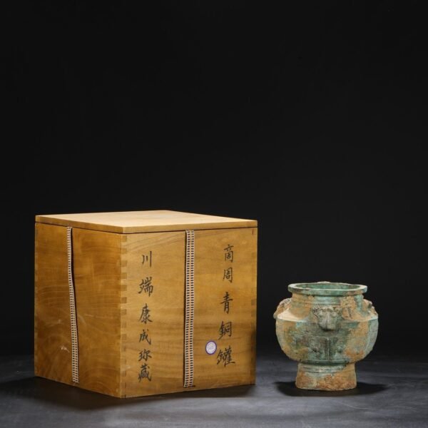 Bronze Three-ram Wine Zun from the Early Shang and Zhou Dynasties in the Old Collection