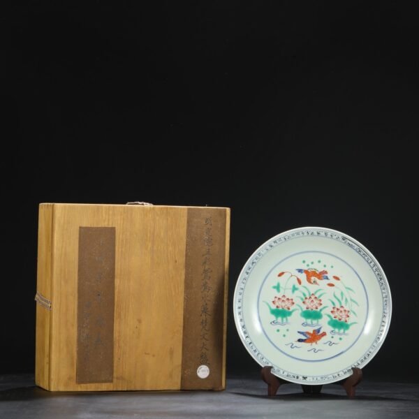 A large plate with colorful mandarin ducks, algae and Sanskrit characters from the Xuande period of the Ming Dynasty.