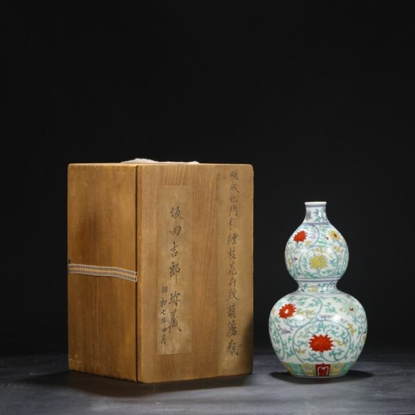 Old collection of Ming Chenghua Doucai entwined lotus gourd bottle