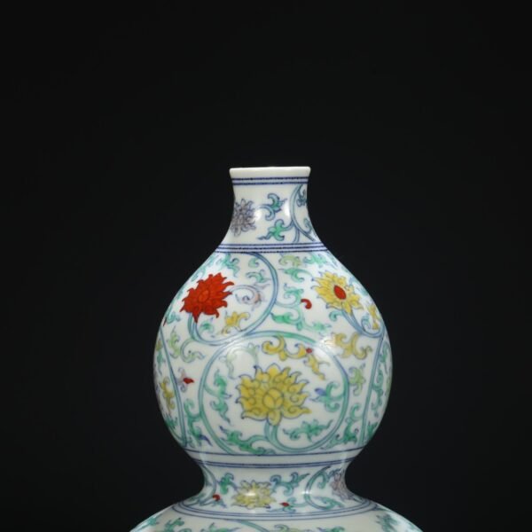 Old collection of Ming Chenghua Doucai entwined lotus gourd bottle - Image 3
