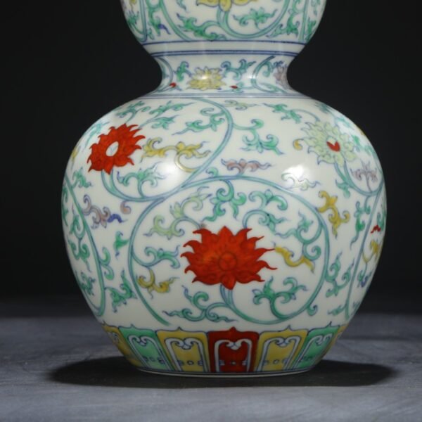 Old collection of Ming Chenghua Doucai entwined lotus gourd bottle - Image 9