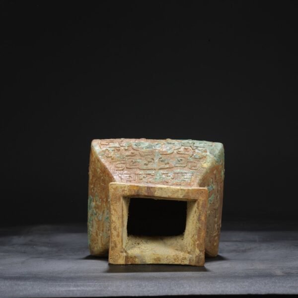 Old Collection of Han Dynasty Hetian Jade Square Vase - Image 3