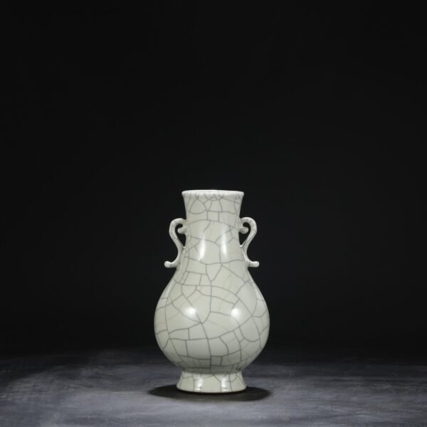 Old collection of Qing Dynasty Qianlong Ge glaze imperial court double-cord vase - Image 3