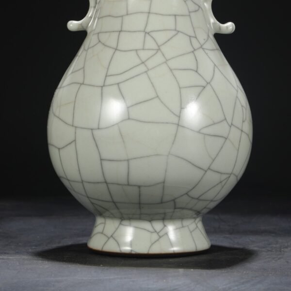 Old collection of Qing Dynasty Qianlong Ge glaze imperial court double-cord vase - Image 4