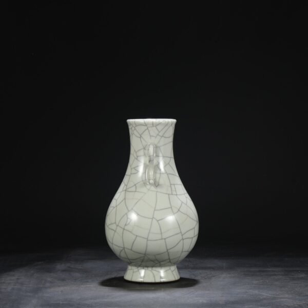 Old collection of Qing Dynasty Qianlong Ge glaze imperial court double-cord vase - Image 5