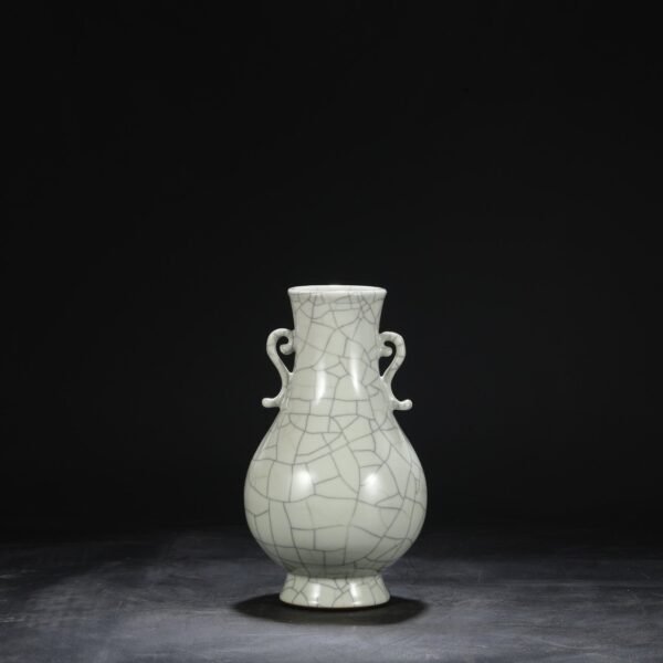 Old collection of Qing Dynasty Qianlong Ge glaze imperial court double-cord vase - Image 6