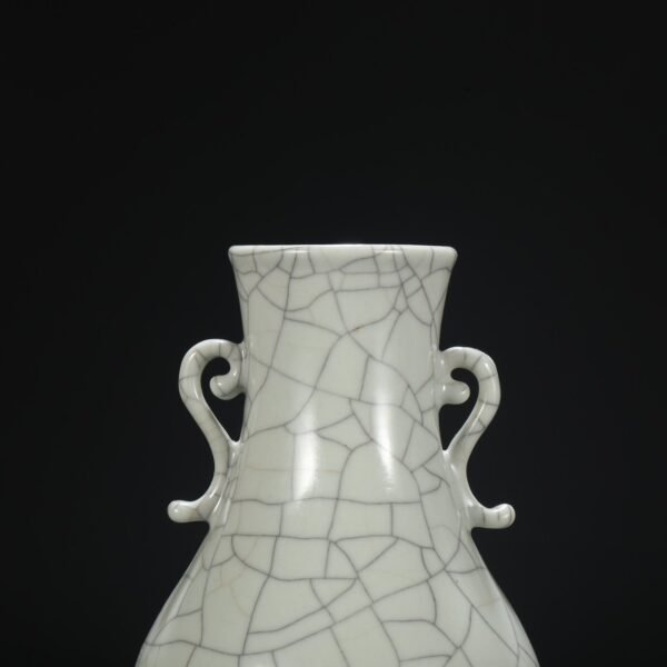 Old collection of Qing Dynasty Qianlong Ge glaze imperial court double-cord vase - Image 8