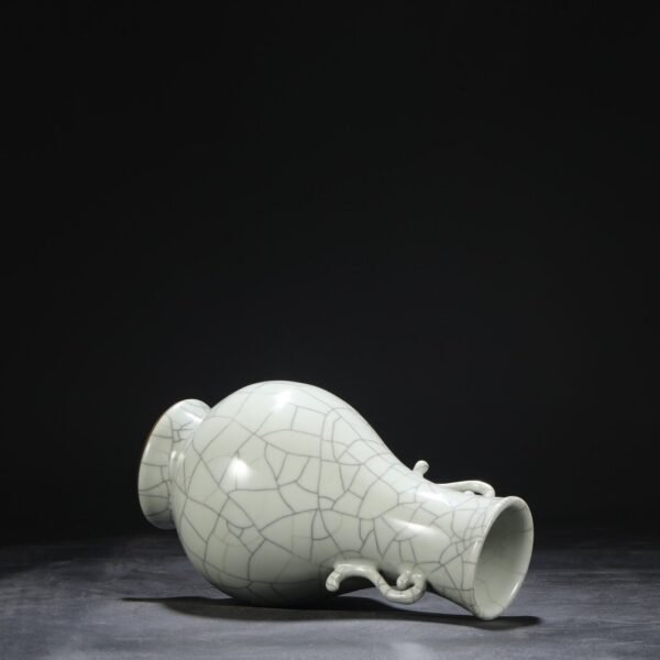 Old collection of Qing Dynasty Qianlong Ge glaze imperial court double-cord vase - Image 9