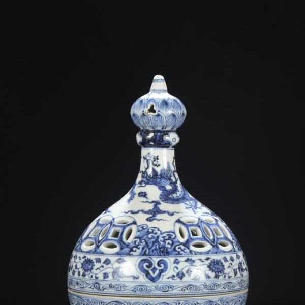 Old Collection of Ming Dynasty Xuande Blue and White Sea Dragon Pattern Hollow Covered Jar Incense Burner - Image 3