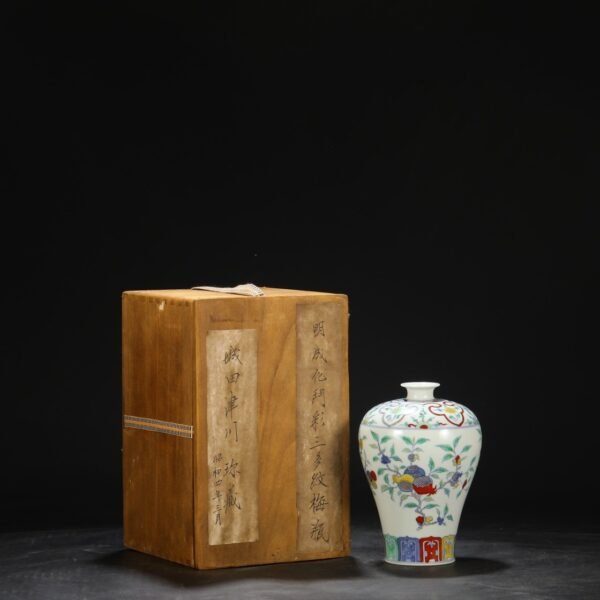 Old collection of Ming Chenghua Doucai branch three-color pattern plum vase
