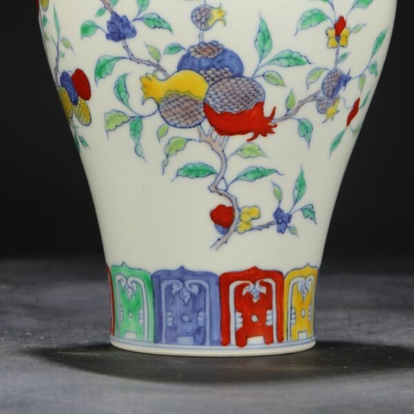 Old collection of Ming Chenghua Doucai branch three-color pattern plum vase - Image 2