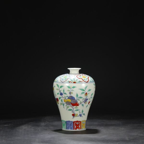 Old collection of Ming Chenghua Doucai branch three-color pattern plum vase - Image 6