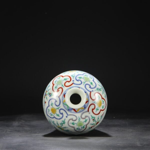 Old collection of Ming Chenghua Doucai branch three-color pattern plum vase - Image 9