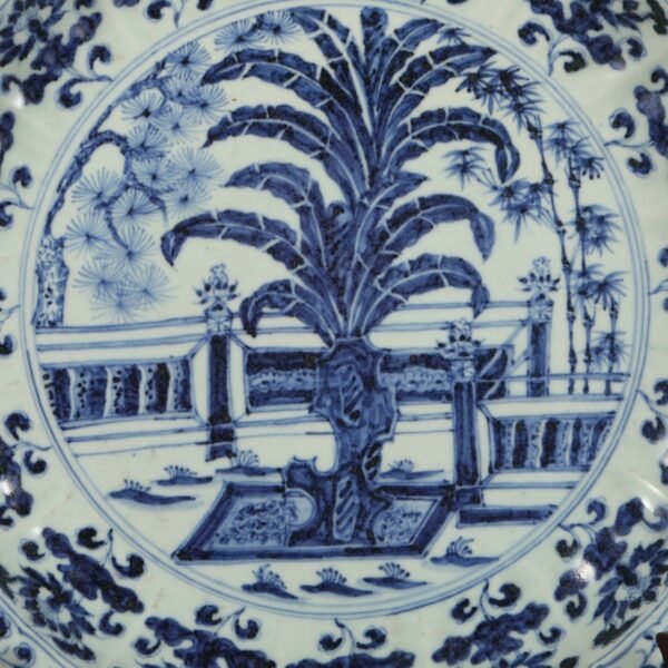 A large plate with blue and white pine, bamboo, rock, banana, and flower patterns from the Hongwu period of the Ming Dynasty. - Image 3