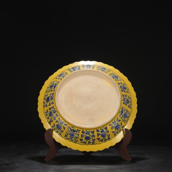 Old Collection Ming Dynasty Xuande Yellow Ground Blue and White Sea Dragon Pattern Melon Ridge Large Plate - Image 9