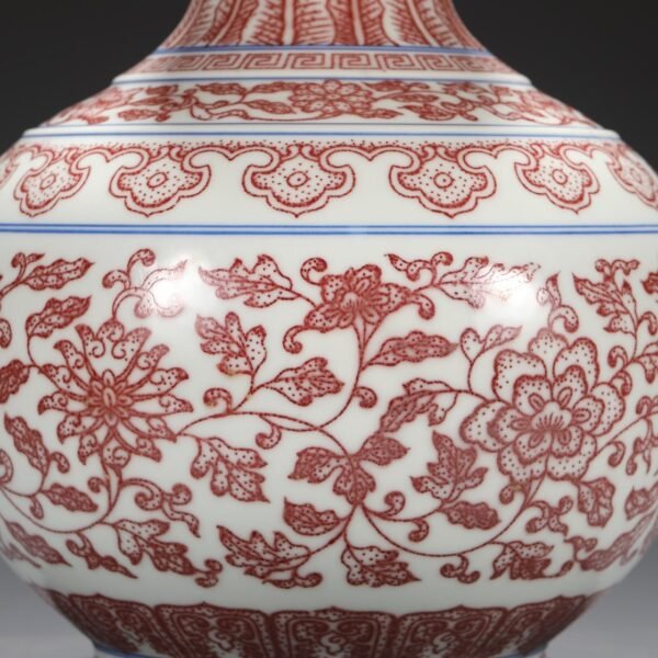 Old collection of Qing Dynasty Qianlong underglaze red banana and lotus pattern large appreciation vase - Image 2