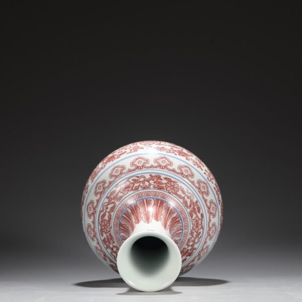 Old collection of Qing Dynasty Qianlong underglaze red banana and lotus pattern large appreciation vase - Image 4