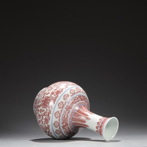 Old collection of Qing Dynasty Qianlong underglaze red banana and lotus pattern large appreciation vase - Image 5