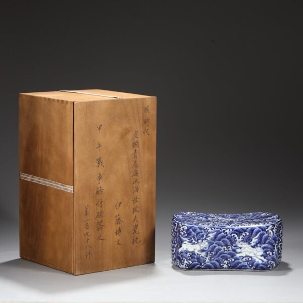 An old collection of a large porcelain pillow from the Xuande period of the Ming Dynasty with blue and white seawater and sea monster patterns.