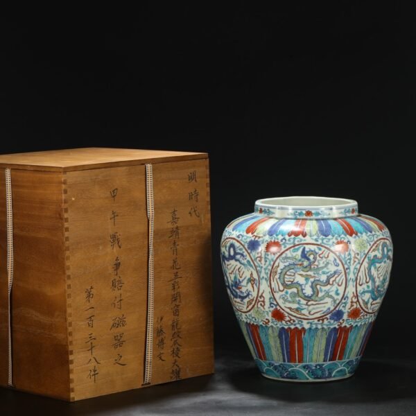 Old collection of Ming Dynasty Jiajing blue and white five-color window dragon pattern melon ridge large jar