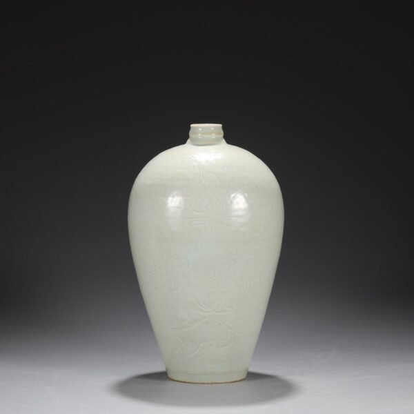A large plum vase with a peony pattern carved from the Hutian kiln of the Southern Song Dynasty. - Image 4