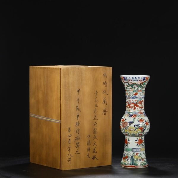 Old collection of Ming Dynasty Wanli blue and white multicolored flower dragon pattern flower solitary