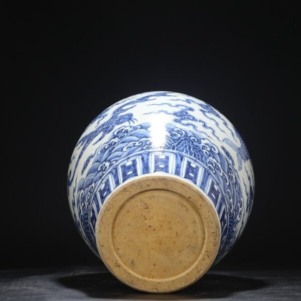 Old collection of Ming Dynasty Xuande blue and white sea water sea monster pattern large plum vase - Image 2