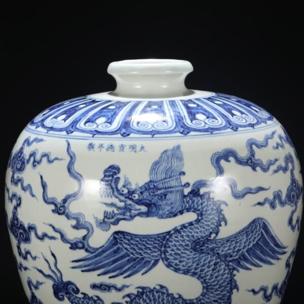 Old collection of Ming Dynasty Xuande blue and white sea water sea monster pattern large plum vase - Image 4