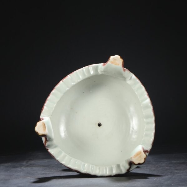 Old Collection Ming Xuande underglaze red Ruyi lotus petal pattern three-legged large wash basin - Image 8