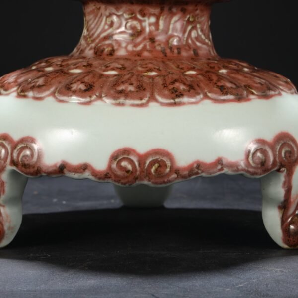 Old Collection Ming Xuande underglaze red Ruyi lotus petal pattern three-legged large wash basin - Image 9