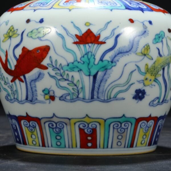 Old collection of Ming Dynasty Chenghua Doucai fish and algae pattern Tianzi lid jar - Image 3