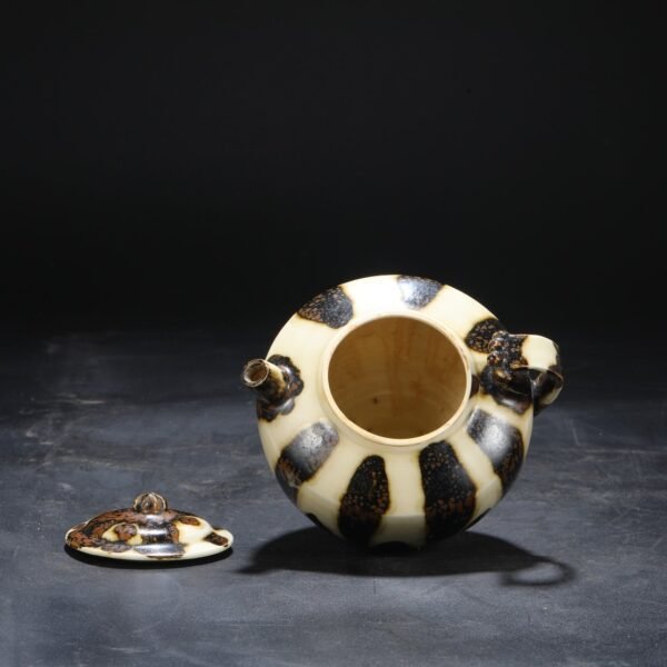 A set of old collection of Northern Song Dynasty Ding kiln rust-spotted wine warmer with a handle. - Image 2