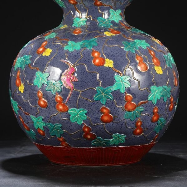 Old collection of Qing Dynasty Qianlong Famille Rose Stacked Sculpture Gourd Large Gourd Vase - Image 4