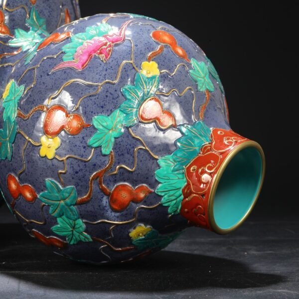 Old collection of Qing Dynasty Qianlong Famille Rose Stacked Sculpture Gourd Large Gourd Vase - Image 7