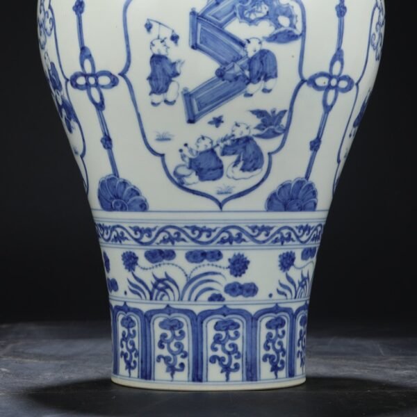 Old collection of Ming Chenghua blue and white window boy playing with a large plum vase with lid - Image 3