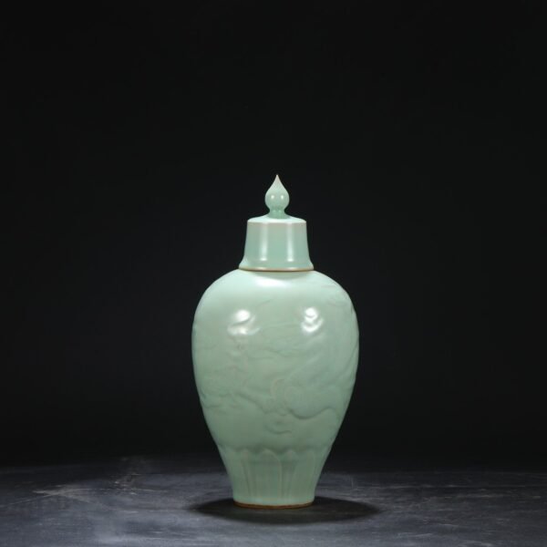 Old collection of Southern Song Dynasty Longquan kiln green glaze carved dragon pattern with lid large plum vase - Image 5