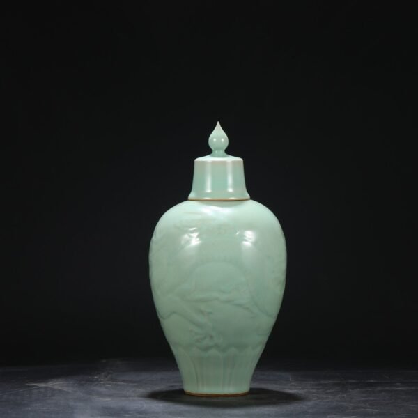 Old collection of Southern Song Dynasty Longquan kiln green glaze carved dragon pattern with lid large plum vase - Image 7