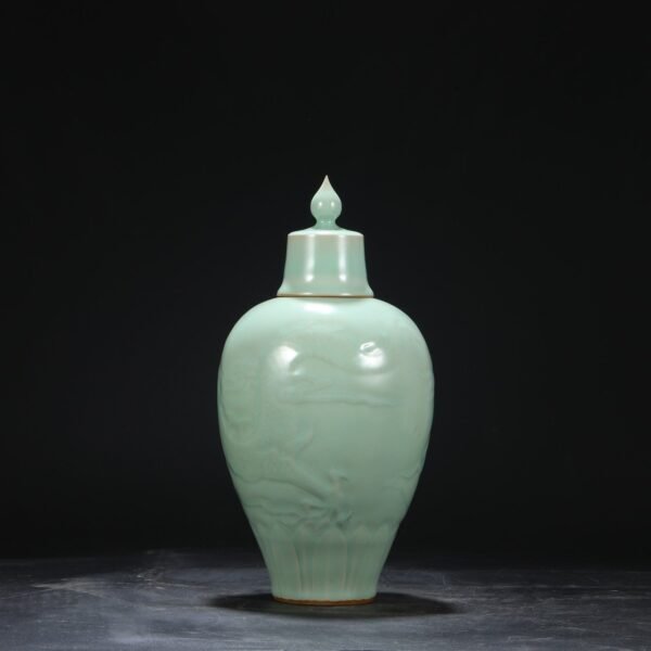 Old collection of Southern Song Dynasty Longquan kiln green glaze carved dragon pattern with lid large plum vase - Image 8