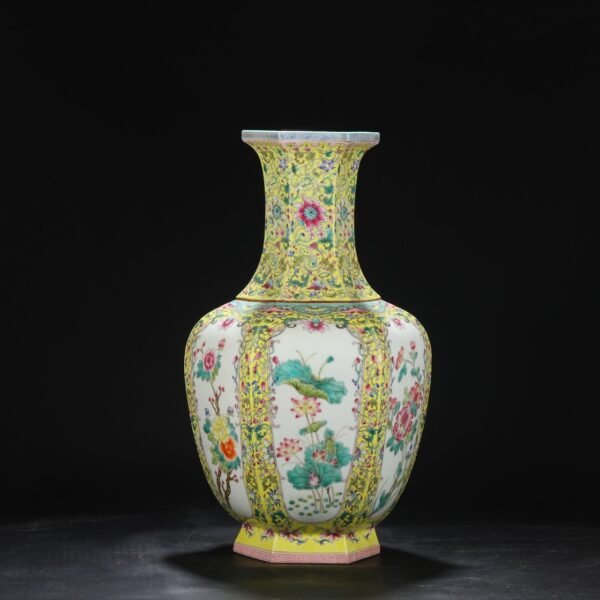 Old collection of Qing Dynasty Qianlong Famille Rose Window Flower and Bird Six-sided Large Appreciation Vase - Image 3