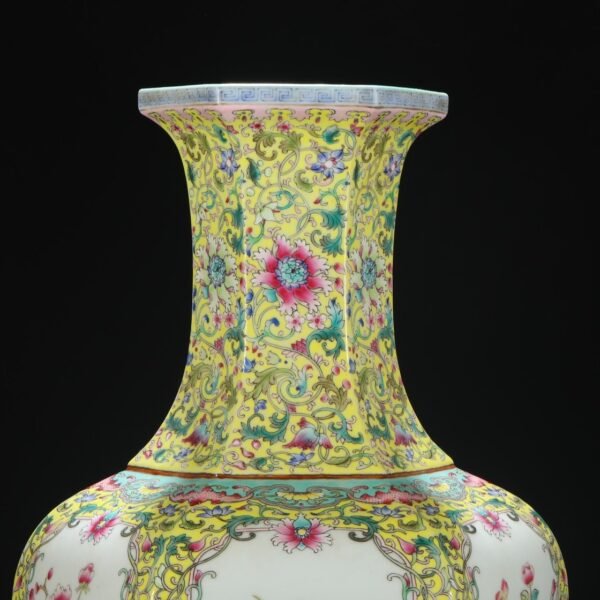 Old collection of Qing Dynasty Qianlong Famille Rose Window Flower and Bird Six-sided Large Appreciation Vase - Image 4