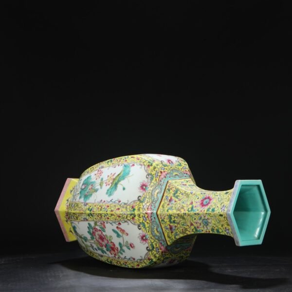 Old collection of Qing Dynasty Qianlong Famille Rose Window Flower and Bird Six-sided Large Appreciation Vase - Image 5