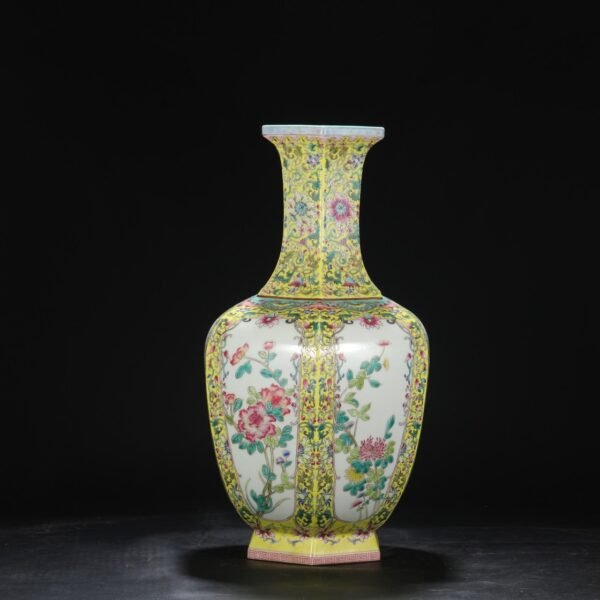 Old collection of Qing Dynasty Qianlong Famille Rose Window Flower and Bird Six-sided Large Appreciation Vase - Image 8